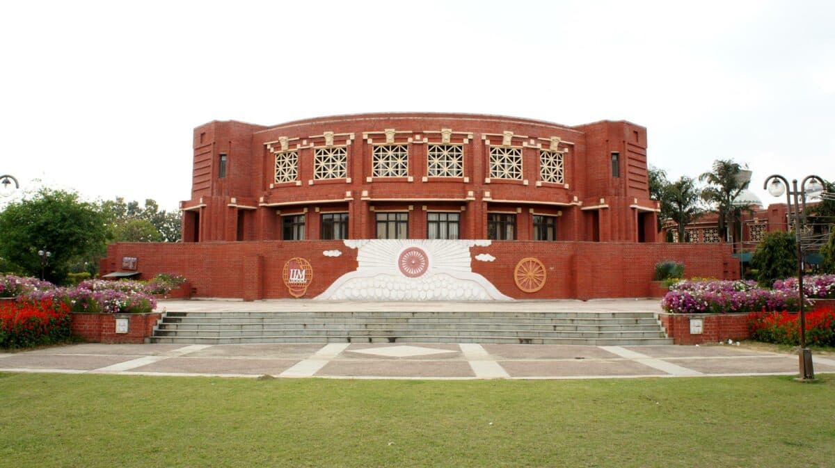 IIM Lucknow welcomes new batches with a 3 day induction program
