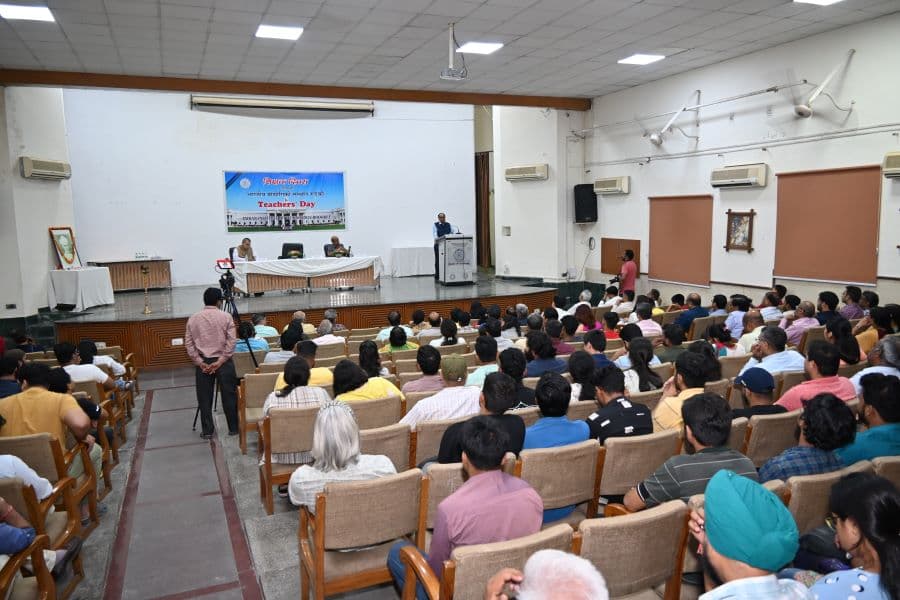 IIT Roorkee felicitates teachers in recognition of their contributions