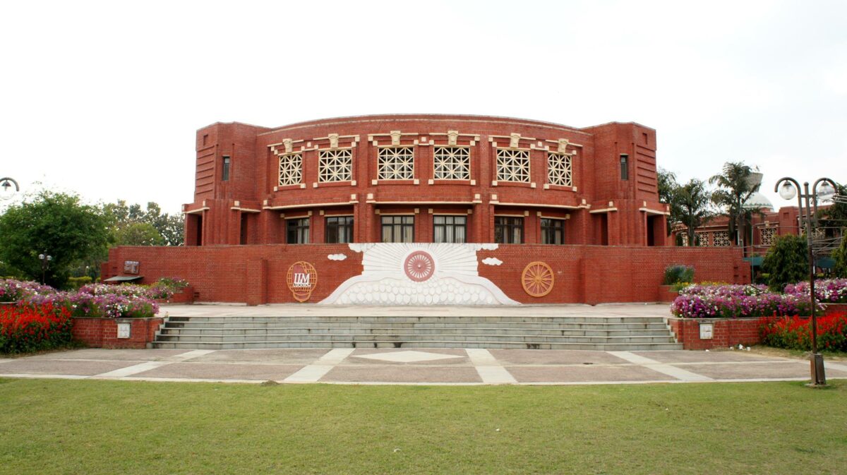 IIM Lucknow welcomes new batches with a 3 day induction program