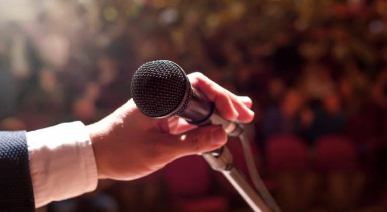 How to Gain Confidence in Public Speaking: Proven Tips