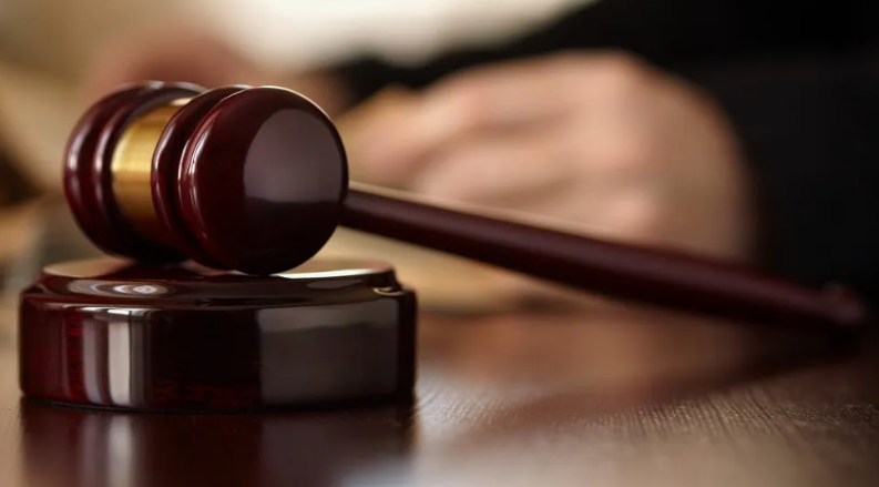 Top 5 Commerce career options after 12th - Lawyer