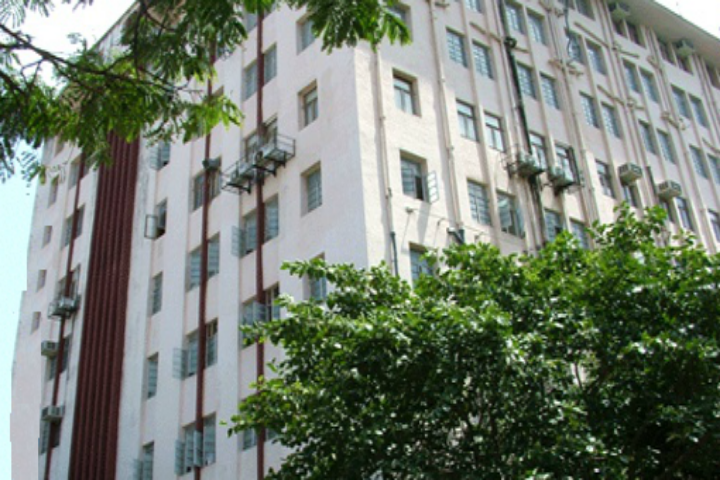 Principal K.M. Kundnani College of Pharmacy