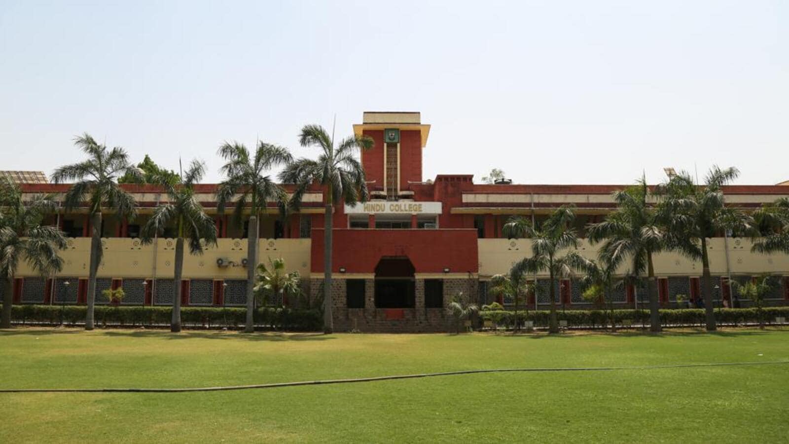 Hindu College Alumnus Donates Rs 1 Crore for Scholarship