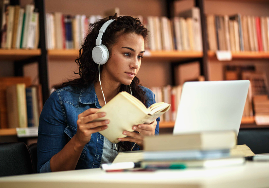 The  Students Benefits of Online Learning for Students